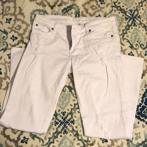 White distressed jeans